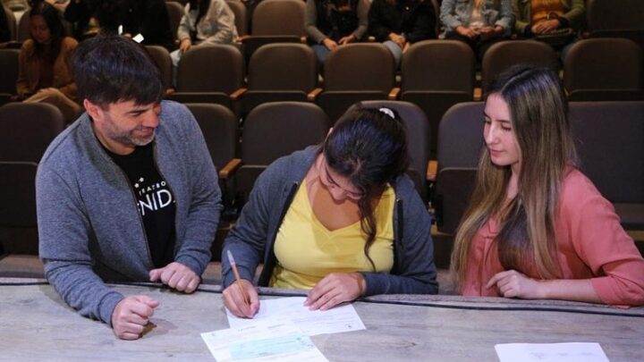 CASTELLI: el Municipio otorgó becas a más de 90 estudiantes