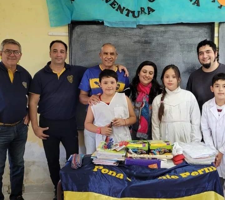 GRAL BELGRANO: La Peña Boquense entregó útiles a Escuela Rural del Paraje La Verde GRAL BELGRANO: La Peña Boquense entregó útiles a Escuela Rural del Paraje La Verde