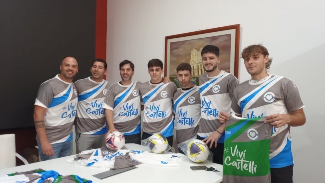 CASTELLI: Los Galácticos equipo que participa en La Liga Universitaria recibieron pelotas y camisetas CASTELLI: Los Galácticos equipo que participa en La Liga Universitaria recibieron pelotas y camisetas