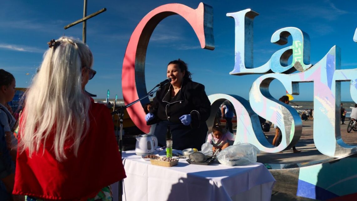 Miles de personas disfrutaron de la 2ª edición de la Fiesta de la Pesca Artesanal Costera Miles de personas disfrutaron de la 2ª edición de la Fiesta de la Pesca Artesanal Costera