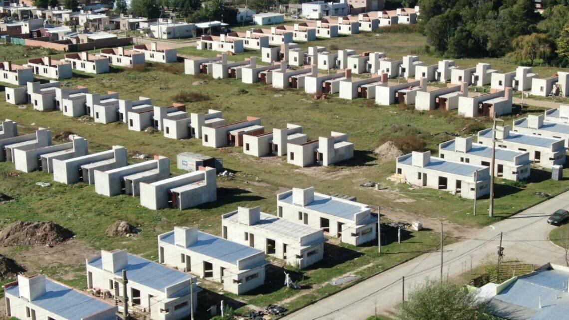 Echarren: “En Castelli estamos construyendo 457 viviendas, la mayor cantidad en la historia de la ciudad”