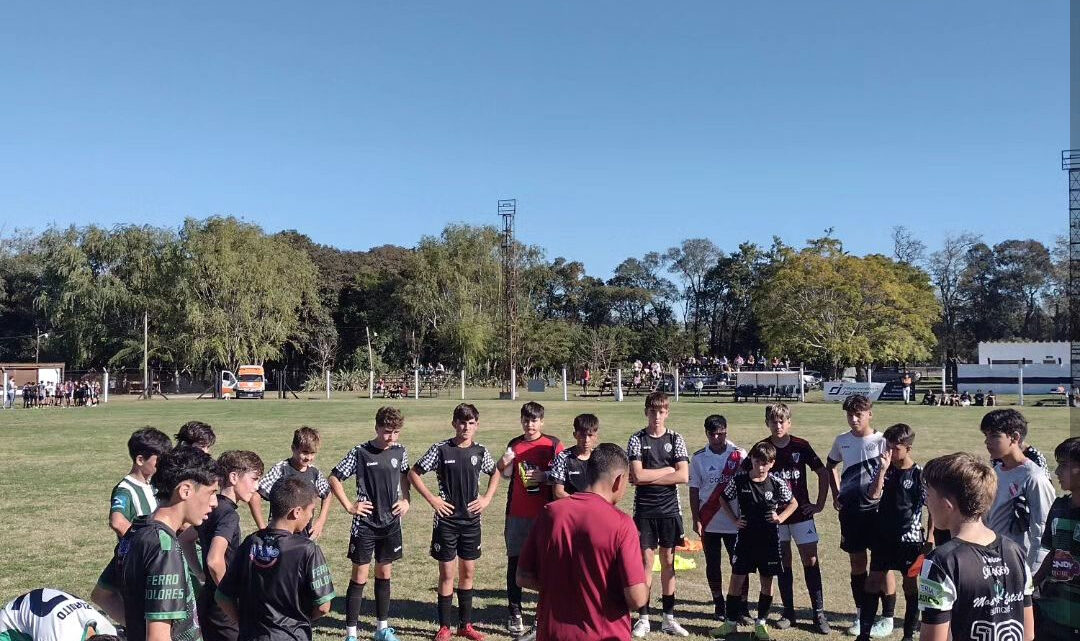 River Plate llego a Castelli y realizó una prueba a más de 200 chicos de la ciudad y la región River Plate llego a Castelli y realizó una prueba a más de 200 chicos de la ciudad y la región