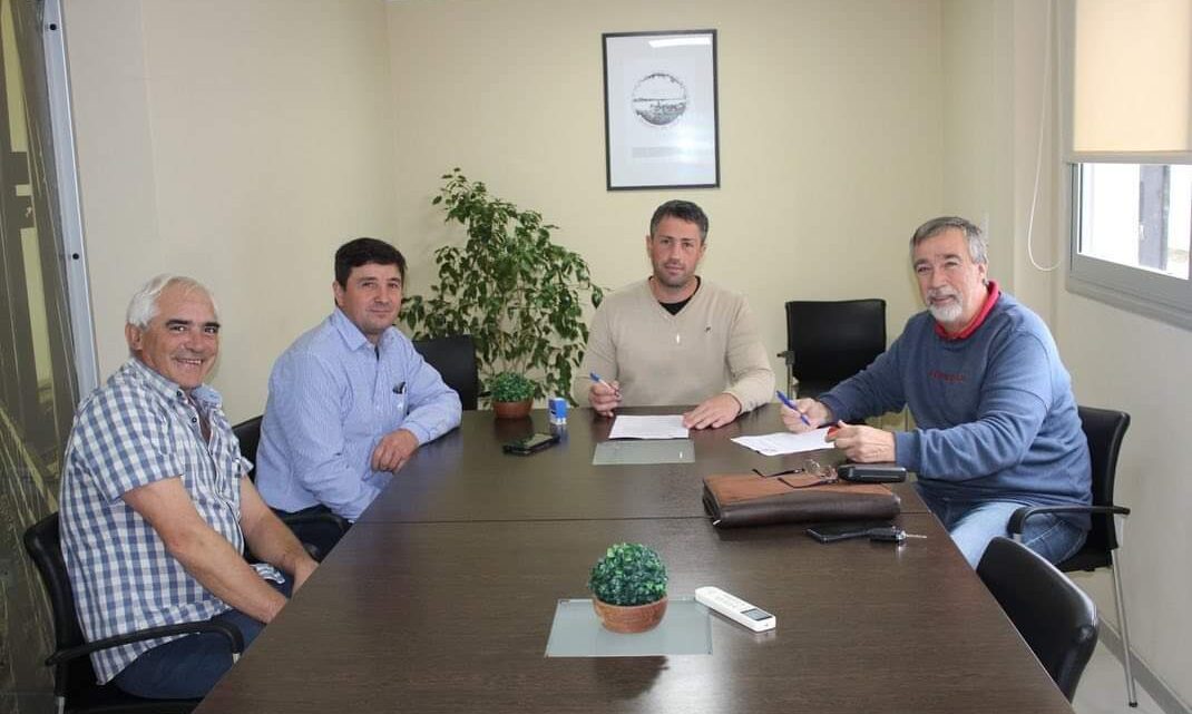 PILA: Walker vuelve a cumplir y pavimentará el acceso a Casalins PILA: Walker vuelve a cumplir y pavimentará el acceso a Casalins