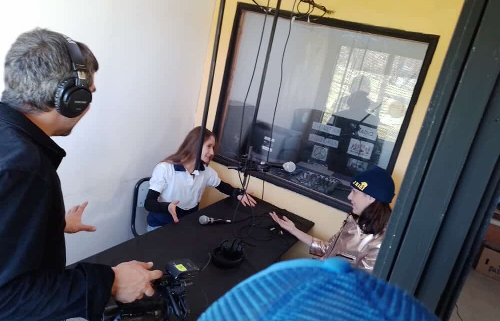 La radio de la Secundaria 5 fue entrevistada por “Somos Bonaerenses” ciclo que conduce “Pato” Galván por Canal 9 La radio de la Secundaria 5 fue entrevistada por “Somos Bonaerenses” ciclo que conduce “Pato” Galván por Canal 9