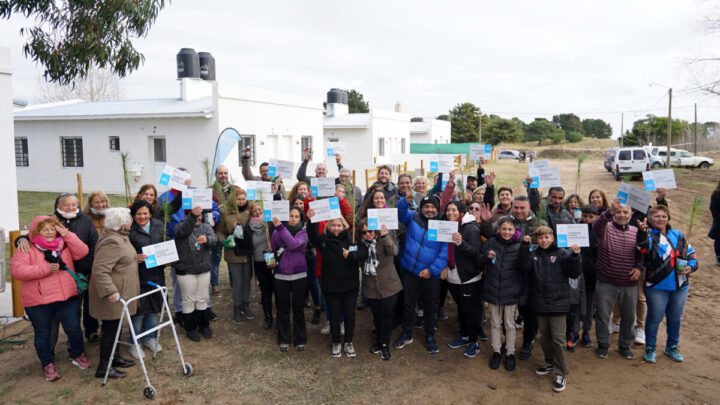 Villa Gesell”: 22 familias recibieron las primeras casas del proyecto “72 Viviendas La Carmencita”