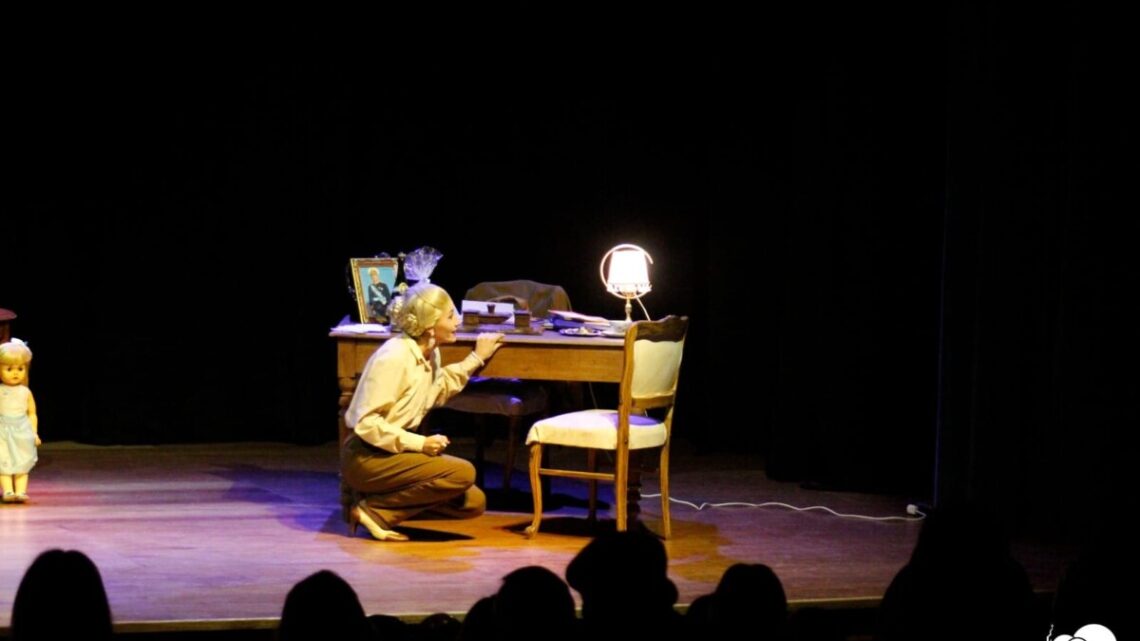 PILA: La Obra de Teatro “La Descamisada, Evita y vos frente a frente” brilló en el Cine Teatro PILA: La Obra de Teatro “La Descamisada, Evita y vos frente a frente” brilló en el Cine Teatro