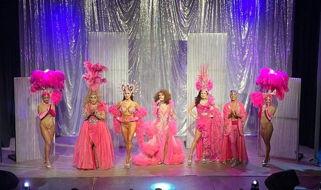 SÁBADO 8: “Desplumadas” la revista de transformismo mas divertida llega a Las Flores