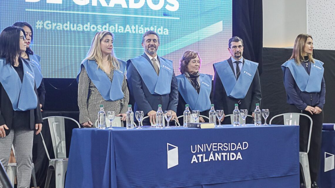 Más de 50 nuevos profesionales recibieron sus diplomas en la Colación de Grados de la Universidad Atlántida Argentina Más de 50 nuevos profesionales recibieron sus diplomas en la Colación de Grados de la Universidad Atlántida Argentina