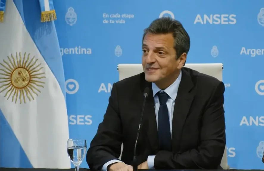 Massa anunció créditos para jubilados de hasta $400.000 en 48 cuotas Massa anunció créditos para jubilados de hasta $400.000 en 48 cuotas