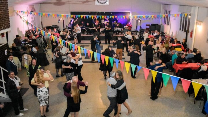 Exitosa noche de Tango en Las Flores con “Loca Milonga”