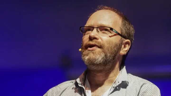 Javier Milei propuso cerrar el CONICET y recibió el repudio de científicos y científicas