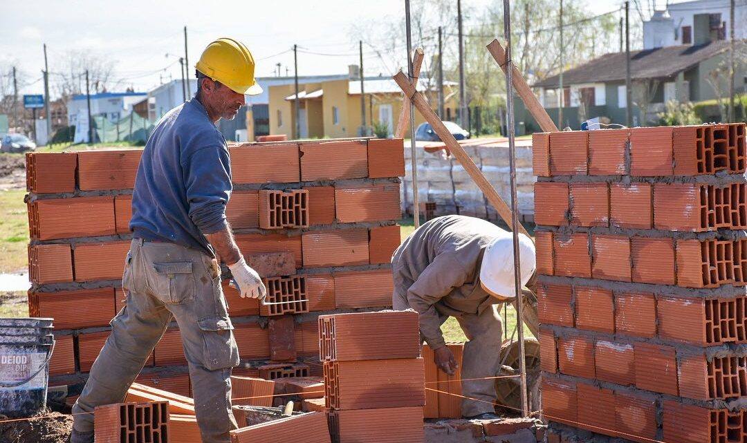 CASTELLI: avanza la construcción de 84 viviendas, una política publica que es prioridad de la gestión Echarren CASTELLI: avanza la construcción de 84 viviendas, una política publica que es prioridad de la gestión Echarren