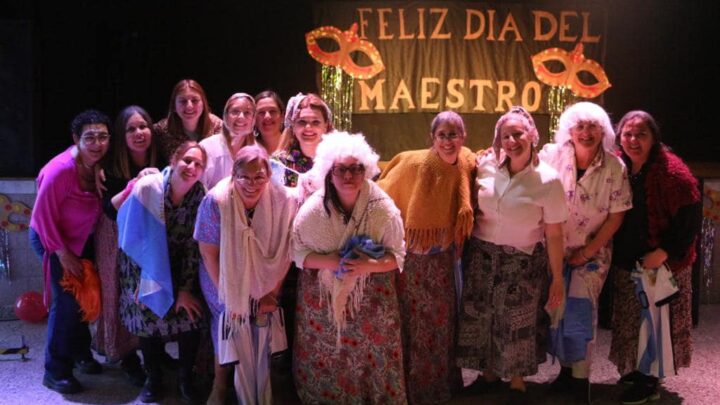 CASTELLI: A pura diversión más de 300 maestros y maestras festejaron su día