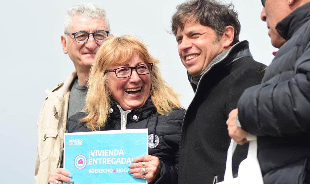 En un emotivo acto, Kicillof entregó 54 viviendas a familias geselinas