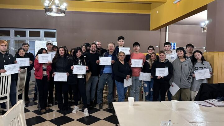 GRAL BELGRANO: Con gran convocatoria culminó el curso para mozos y camareras