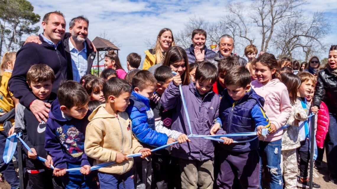 LAS FLORES: Se inauguró en Plaza Sol un espacio con juegos inclusivos