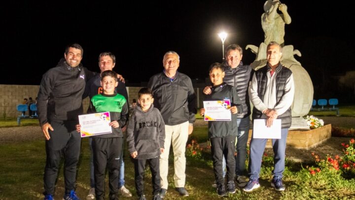 LAS FLORES: Emotiva celebración en el aniversario de la Plazoleta “Diego Armando Maradona”