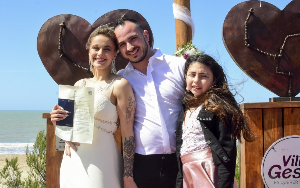 Villa Gesell celebró su primer casamiento en la playa