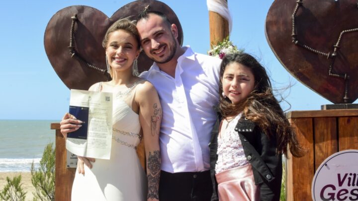 Villa Gesell celebró su primer casamiento en la playa