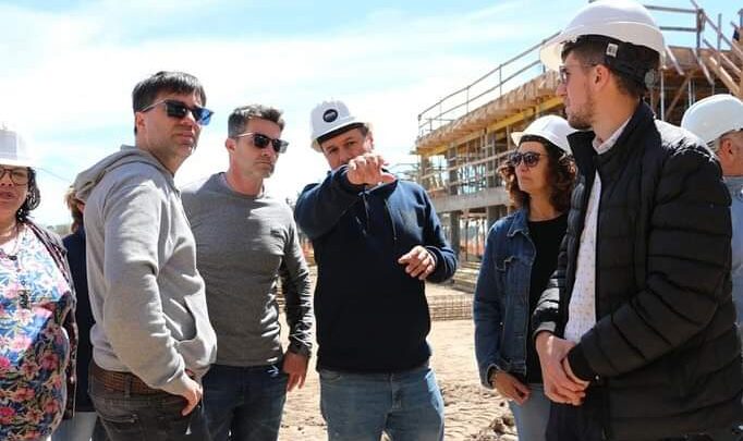 CASTELLI: El intendente Echarren supervisó las obras de construcción de 288 viviendas