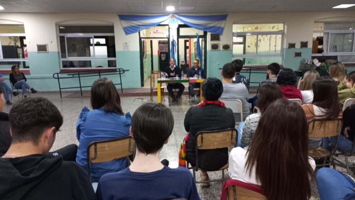 GRAL BELGRANO: Malestar entre los estudiantes por las ausencias de Dinapoli a los debates