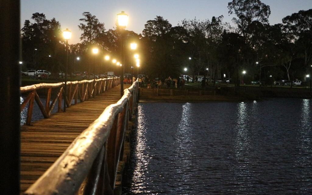 CASTELLI: la Laguna la Rosita volvió a tener Muelle y por primera vez iluminado