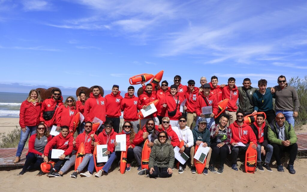 VILLA GESELL: Se recibió la primera camada de la Escuela de Formación Profesional de Guardavidas “Julio De la Fuente”