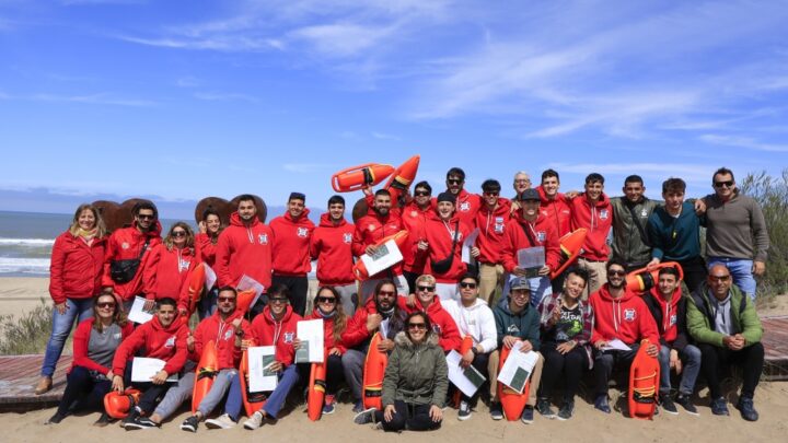 VILLA GESELL: Se recibió la primera camada de la Escuela de Formación Profesional de Guardavidas “Julio De la Fuente”