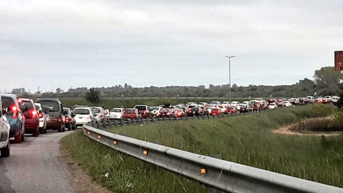 Costa Atlántica: más de 4.500 autos por hora transitan por las rutas 2 y 11 en el regreso tras el fin de semana extra largo Costa Atlántica: más de 4.500 autos por hora transitan por las rutas 2 y 11 en el regreso tras el fin de semana extra largo
