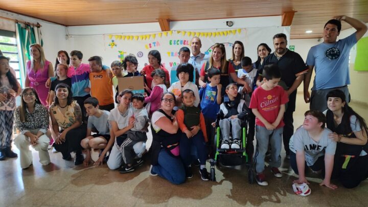 GRAL BELGRANO: En un emotivo acto egresados de la Educación Especial recibieron sus netbooks