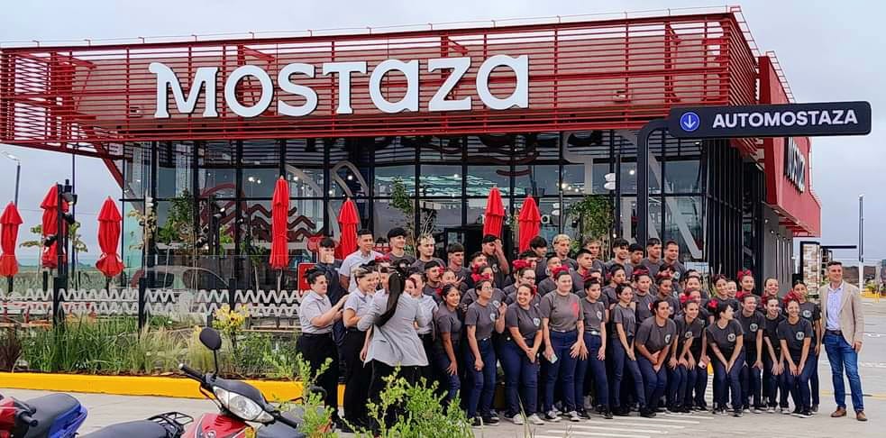 DOLORES: se inauguró la nueva sucursal de Mostaza la cadena argentina de comida rápida DOLORES: se inauguró la nueva sucursal de Mostaza la cadena argentina de comida rápida