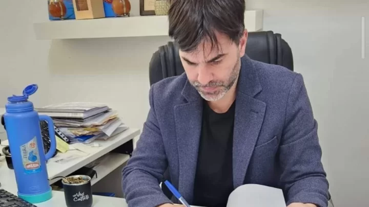 CASTELLI: Echarren anunció un aumento salarial histórico del 50% para sus empleados municipales