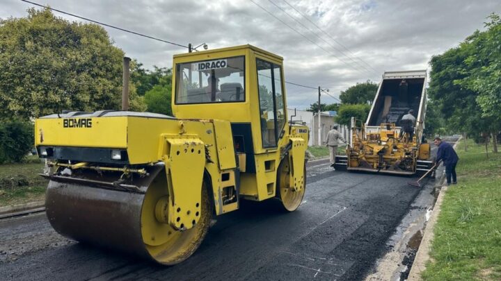 Ambicioso plan de asfalto en Las Flores. Comenzaron la pavimentación de 40 cuadras
