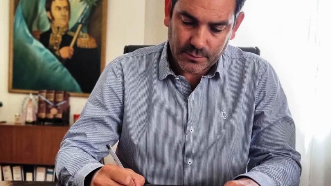 Dolores: García otorgó un aumento del 25% para trabajadores municipales y jubilados Dolores: García otorgó un aumento del 25% para trabajadores municipales y jubilados
