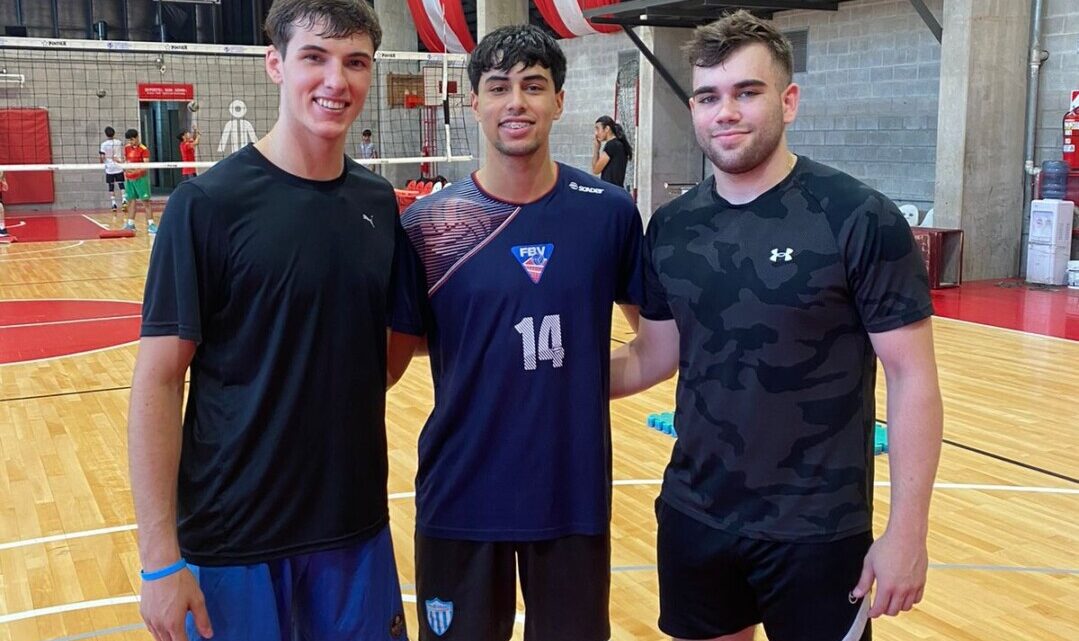 Los pibes vuelan alto y el voley los sigue uniendo Los pibes vuelan alto y el voley los sigue uniendo