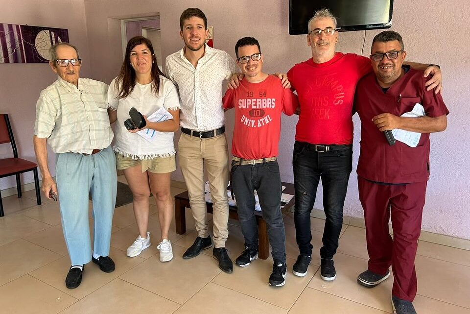 CASTELLI: comenzó la entrega gratuita de anteojos a más de 400 vecinos CASTELLI: comenzó la entrega gratuita de anteojos a más de 400 vecinos