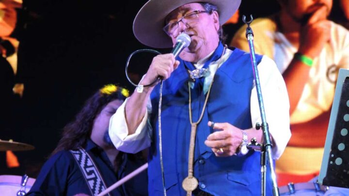 DOLORES: Carlos Ramón Fernández en los 30 años de la Fiesta Nacional de la Guitarra