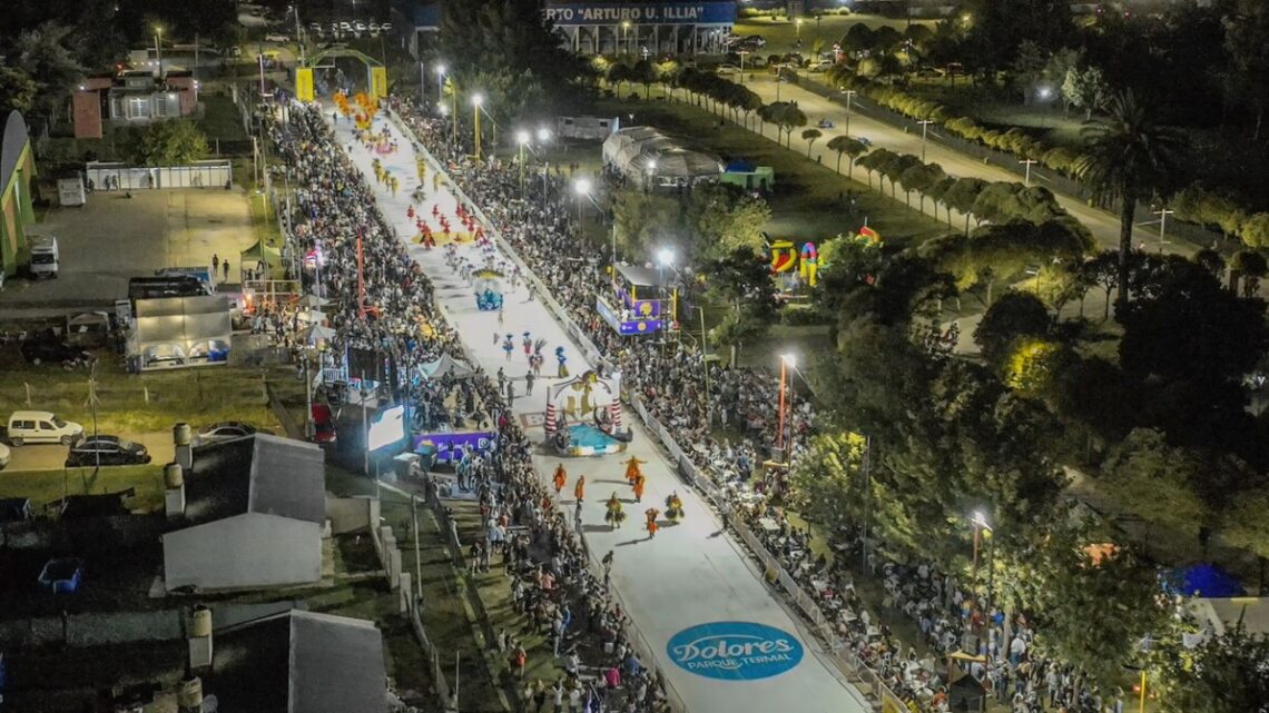 DOLORES: Multitudinario comienzo del Carnaval del Sol DOLORES: Multitudinario comienzo del Carnaval del Sol