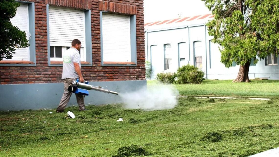 DOLORES: Refuerzan las tareas de fumigación en escuelas y espacios verdes DOLORES: Refuerzan las tareas de fumigación en escuelas y espacios verdes