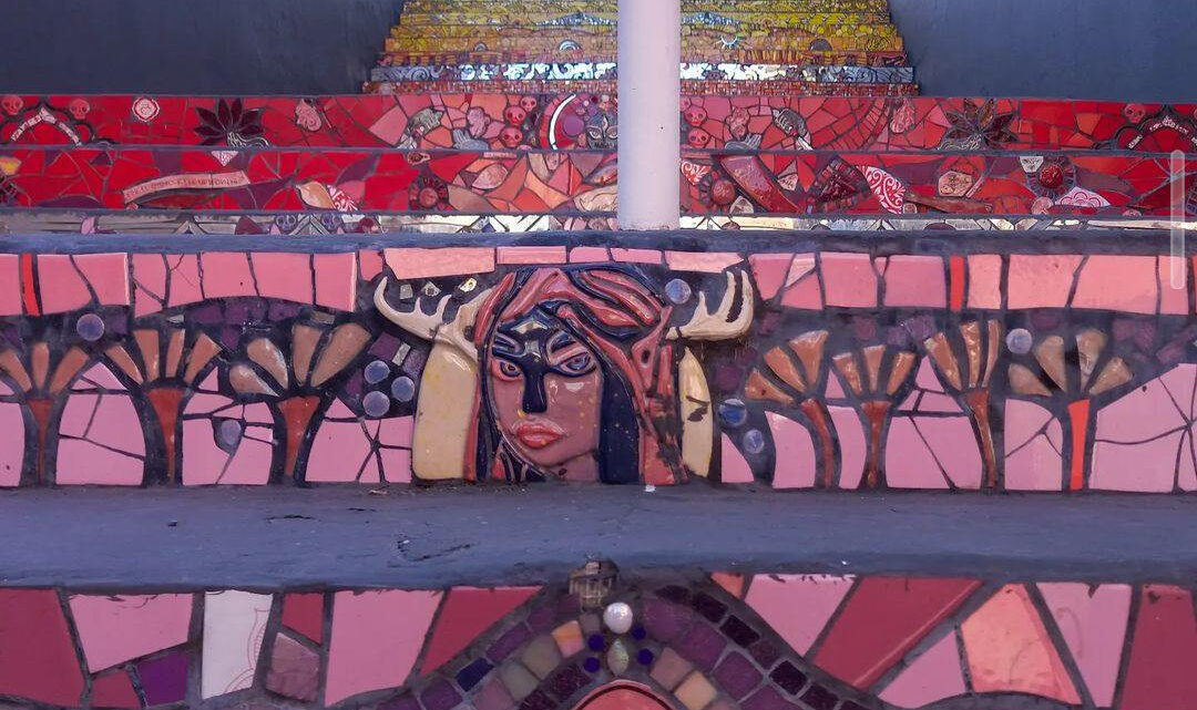 Se llama “42 escalones en mosaico” y es el nuevo atractivo turístico de Villa Gesell Se llama “42 escalones en mosaico” y es el nuevo atractivo turístico de Villa Gesell
