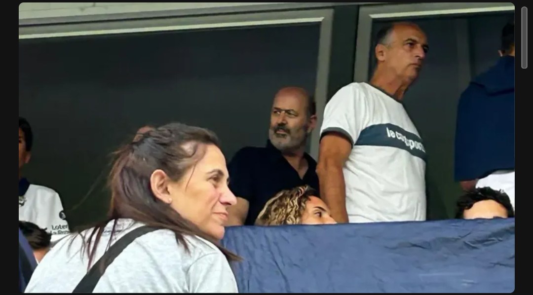 El asesor del Gobierno, Federico Sturzenegger, fue abucheado por los hinchas en el Bosque El asesor del Gobierno, Federico Sturzenegger, fue abucheado por los hinchas en el Bosque