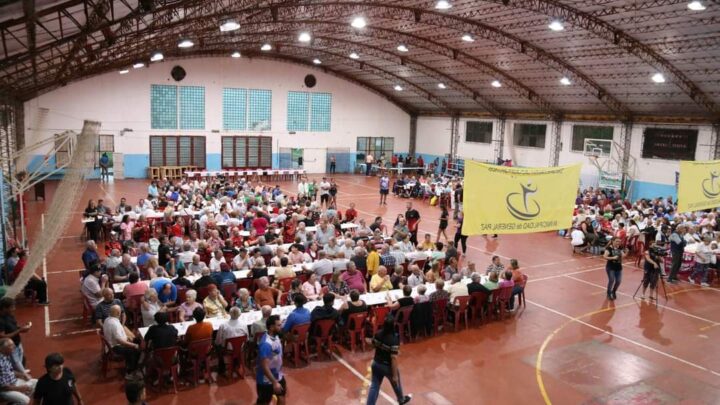 Felices como chicos: En Ranchos adultos mayores disfrutaron de 19° Encuentro Regional