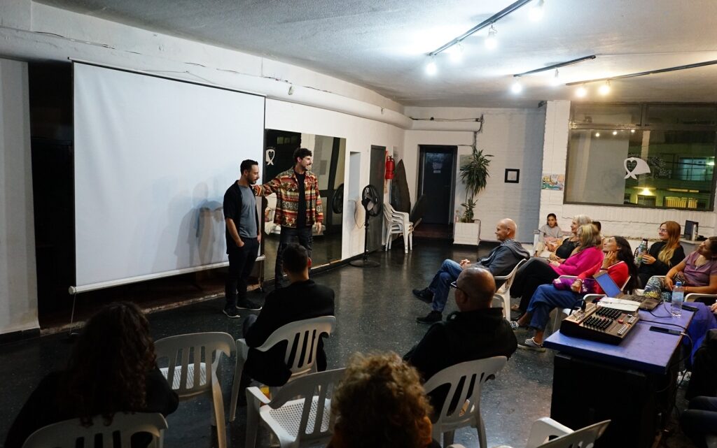 “CRÓNICAS DE UN EXILIO” CERRÓ EL CICLO DE CINE GESELINO DEL CENTRO CULTURAL PIPACH “CRÓNICAS DE UN EXILIO” CERRÓ EL CICLO DE CINE GESELINO DEL CENTRO CULTURAL PIPACH