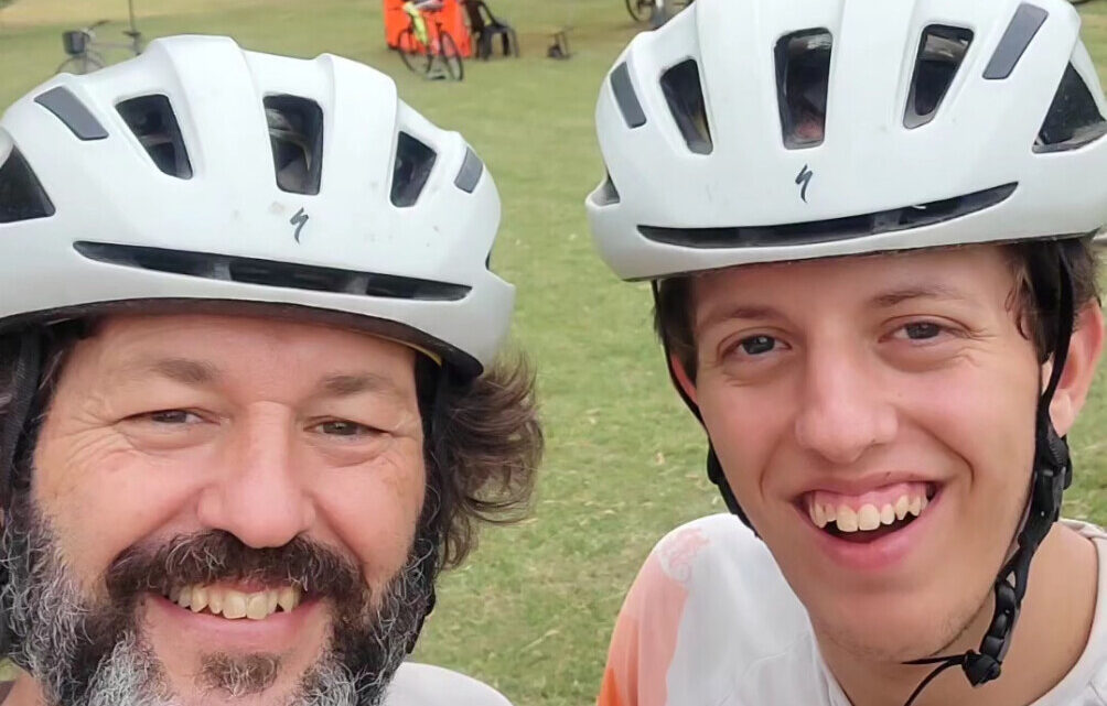 Conmovedor: Padre e hijo con autismo pedalean para unir Mar del Plata con Capital Federal Conmovedor: Padre e hijo con autismo pedalean para unir Mar del Plata con Capital Federal