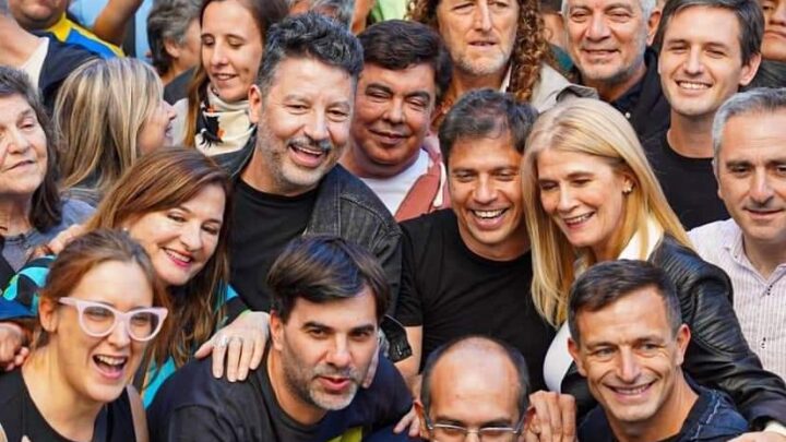 El intendente de Castelli Francisco Echarren asistió a la marcha universitaria