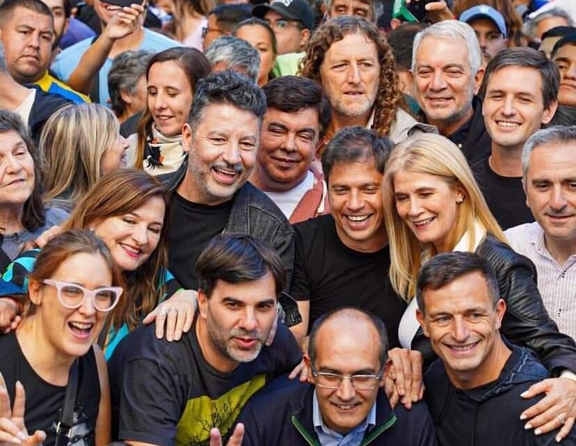 El intendente de Castelli Francisco Echarren asistió a la marcha universitaria