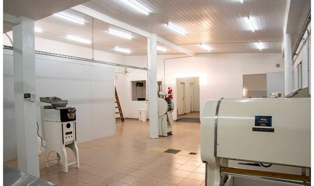 LAS FLORES: Abrió sus puertas la fabrica de pastas “La Florense” LAS FLORES: Abrió sus puertas la fabrica de pastas “La Florense”