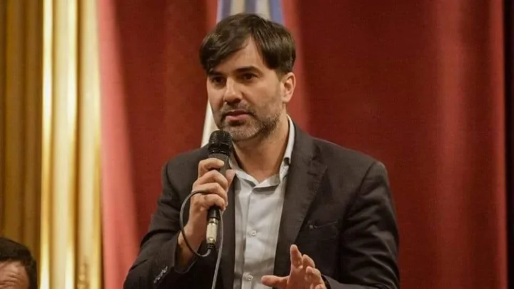 CASTELLI: Echarren anunció un nuevo aumento a municipales superando el índice de inflación