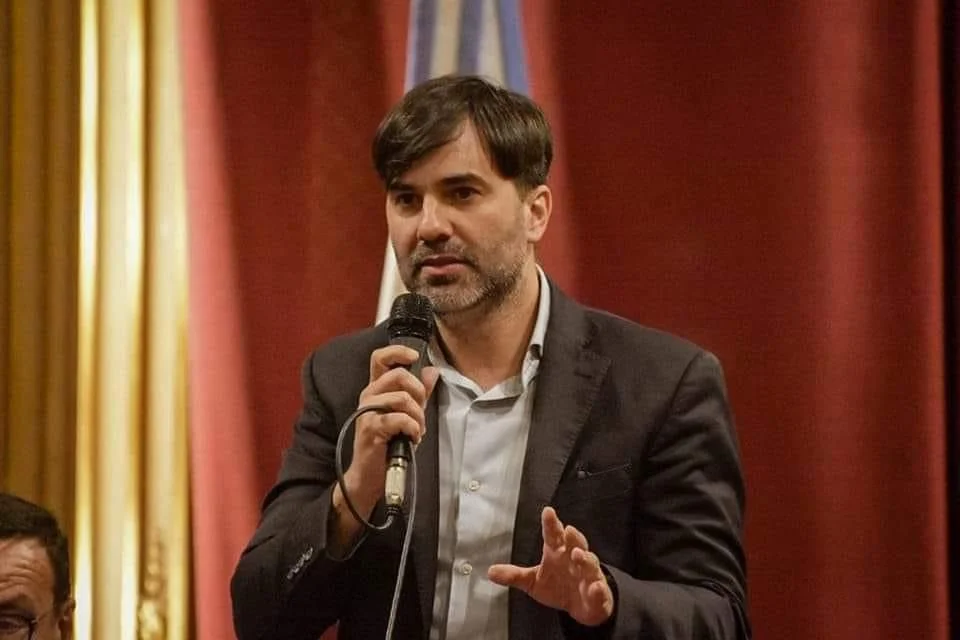 CASTELLI: Echarren anunció un nuevo aumento a municipales superando el índice de inflación