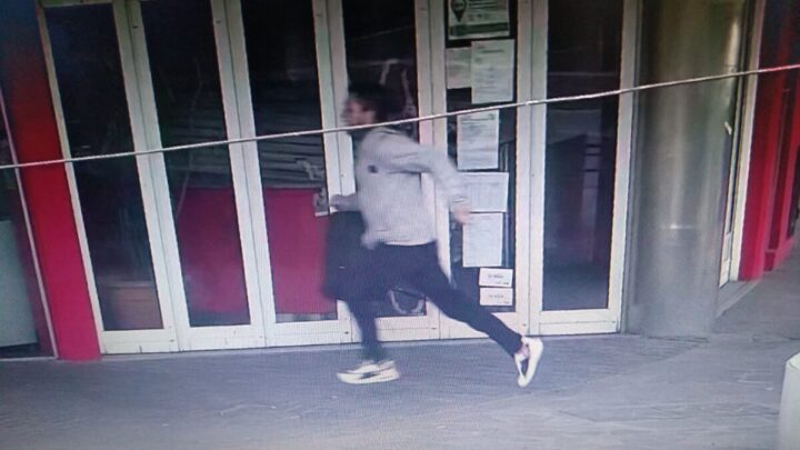 VILLA GESELL: Un hombre robó un comercio y fue aprehendido luego de arrojarse al mar